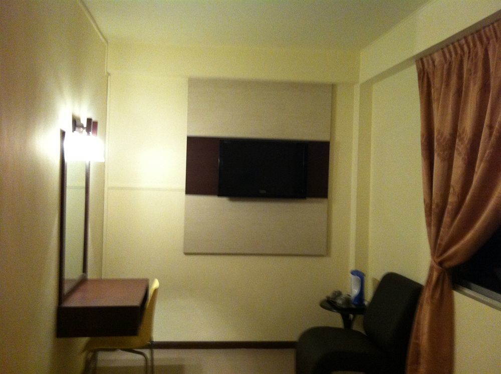 City Inn Кучинг Екстериор снимка