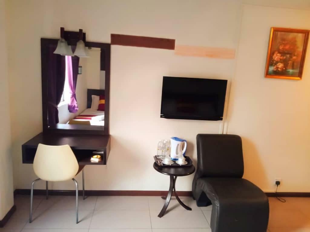 City Inn Кучинг Екстериор снимка